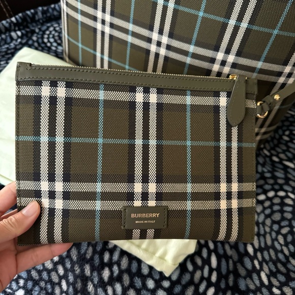 Authentic Burberry tote bag - Picture 8 of 11